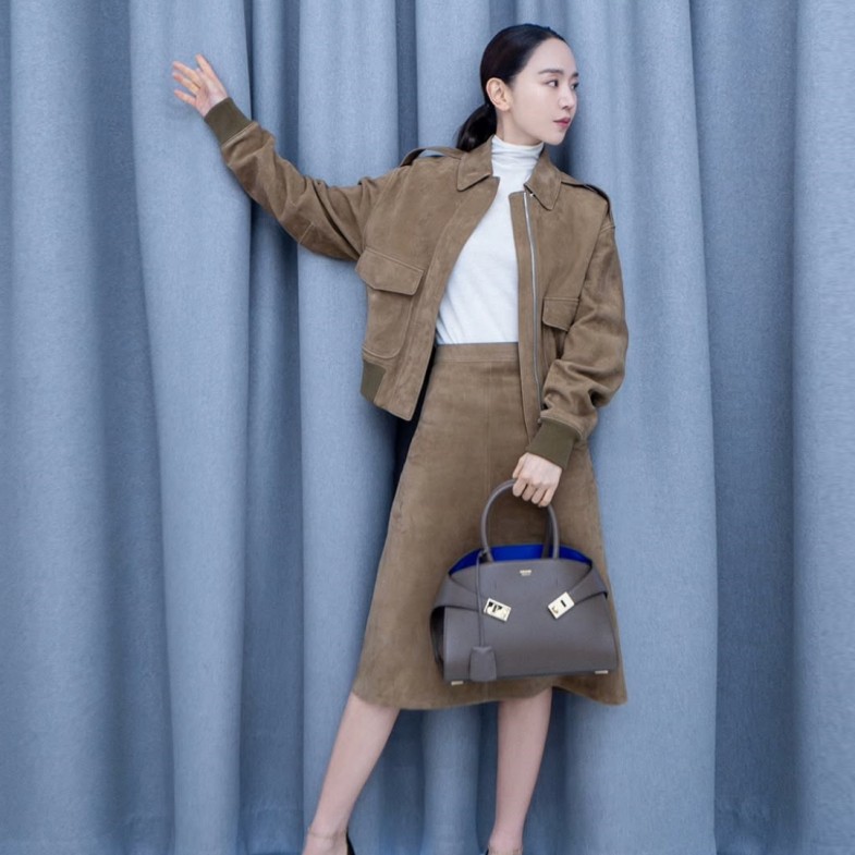《莎拉的真偽人生》申惠善私著包款大公開！不只愛用Max Mara、Prada尼龍包，更力挺「這個」韓國品牌