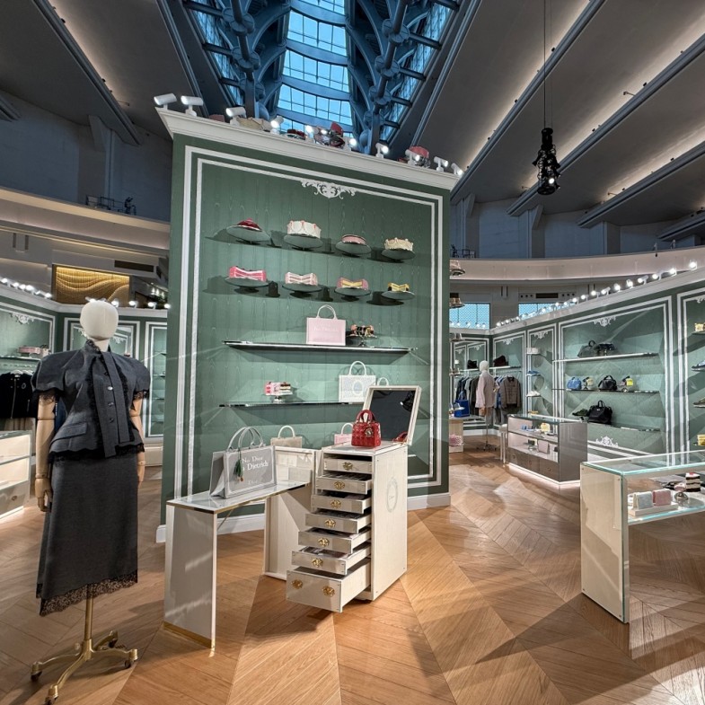 Dior開賣蛋糕？限定快閃店座落101，經典Logo鞋升級掀起話題！