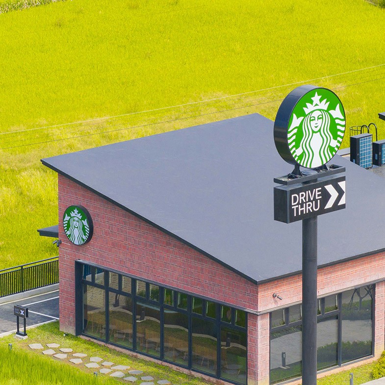 中台灣最美星巴克在苗栗！獨棟穀倉隱身稻田中，「這天」買一送一