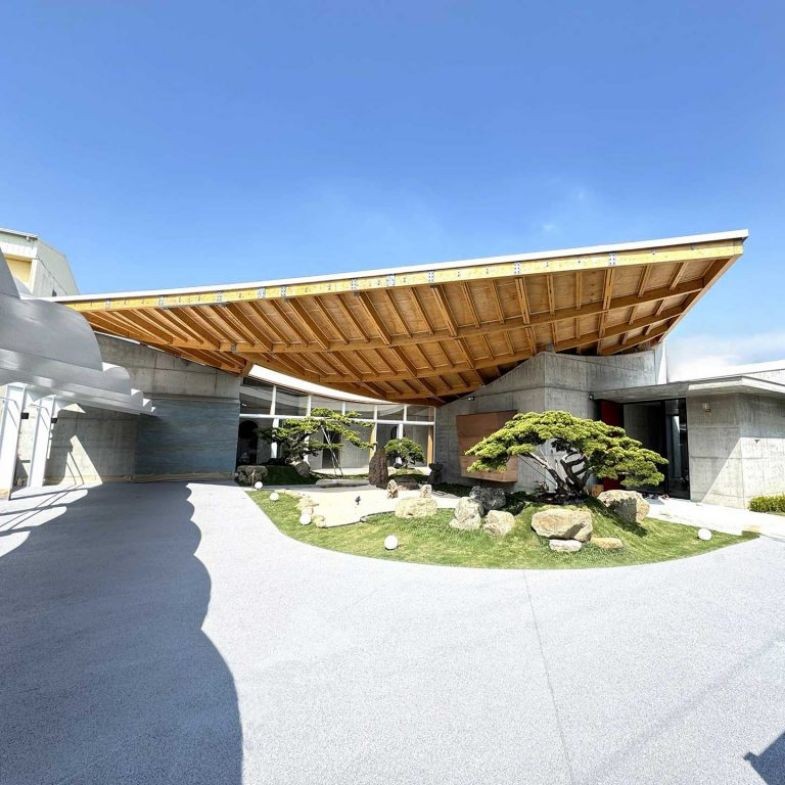 雲林私宅「大家的森林」獲建築大獎！巨大木屋頂，重新定義居家空間