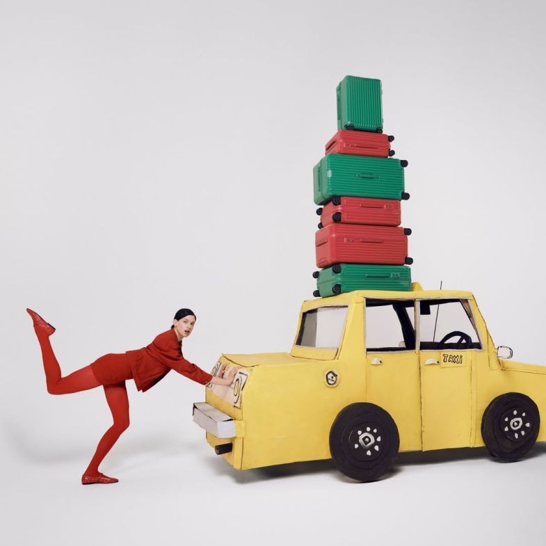 2026行李箱推薦！8款亮色系設計：Rimowa、Tumi不怕撞箱，出國一眼就找到