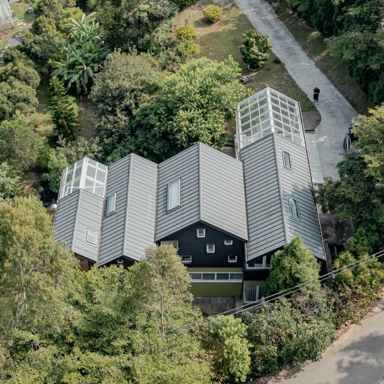 新竹私宅「山簷之家」獲大獎！轉譯連綿山巒，重新定義居住空間
