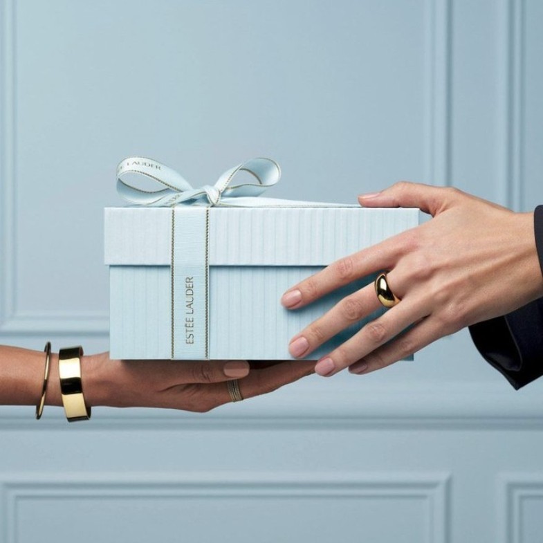 股價上漲37%！雅詩蘭黛公布全新策略：Tom Ford與Z世代成最大推手｜美妝經濟