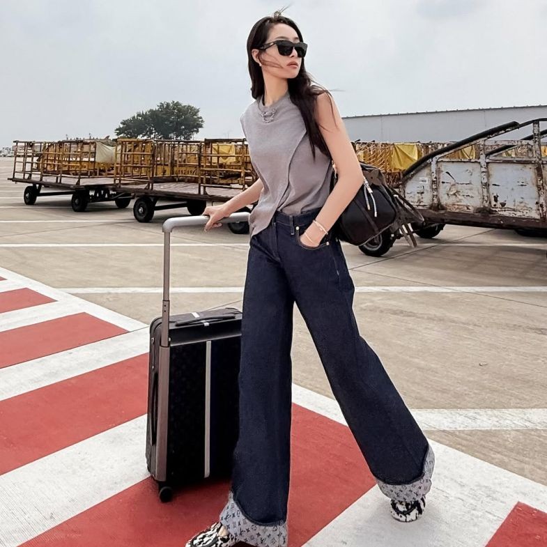 《我們的翻譯官》宋茜牛仔褲穿搭4招！同款LV「這樣穿」顯高又顯瘦