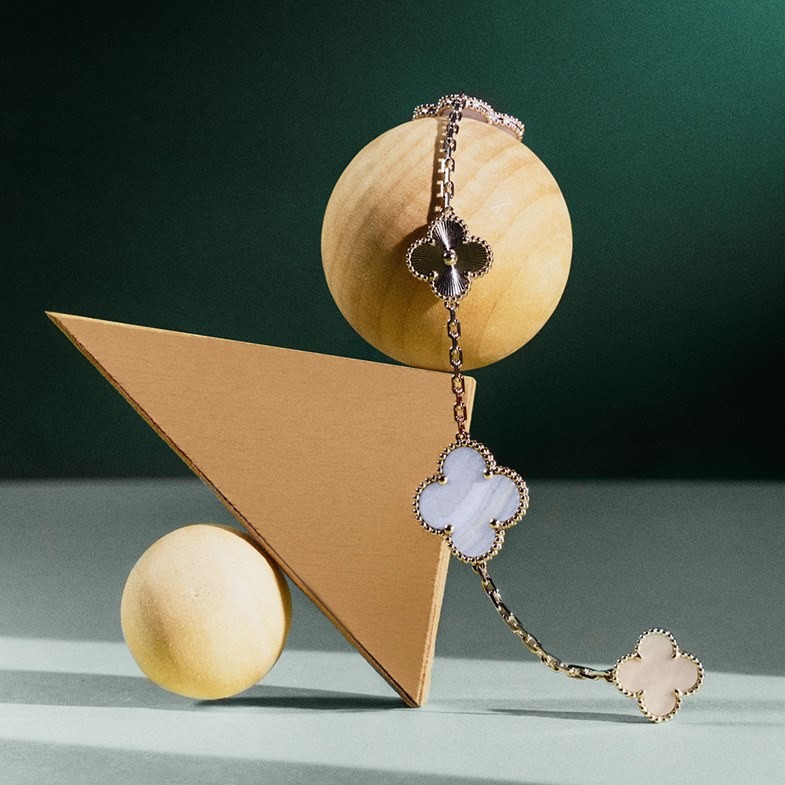 Van Cleef & Arpels 幸運草新作登場！長項鍊、短項鍊、手鍊合一體，收藏價值倍增