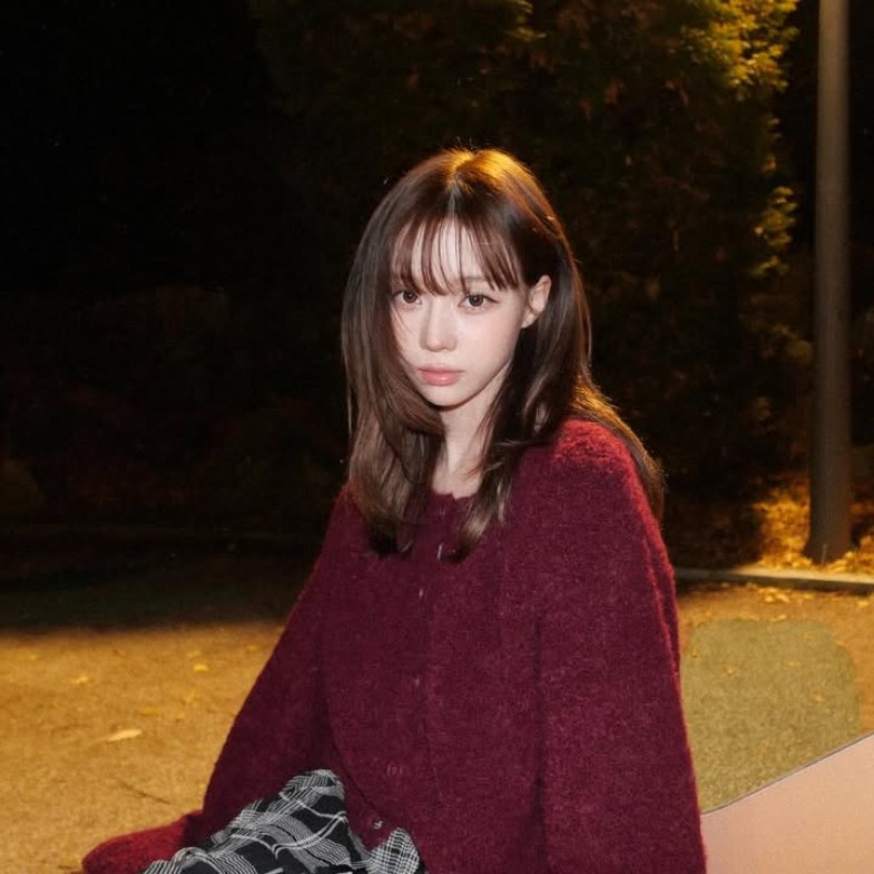 2026韓系中長髮推薦22款！IU層次剪、潤娥鎖骨剪、宋慧喬捲髮造型顯小臉又減齡