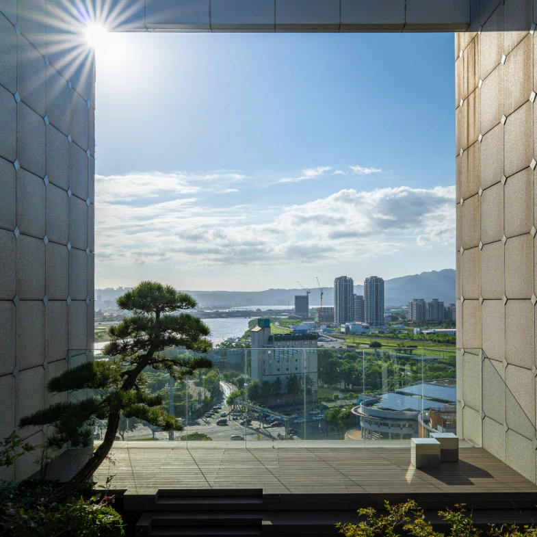 士林藝文新地標！裏山Sky：空中花園、餐桌、展覽打造城高空生活場域