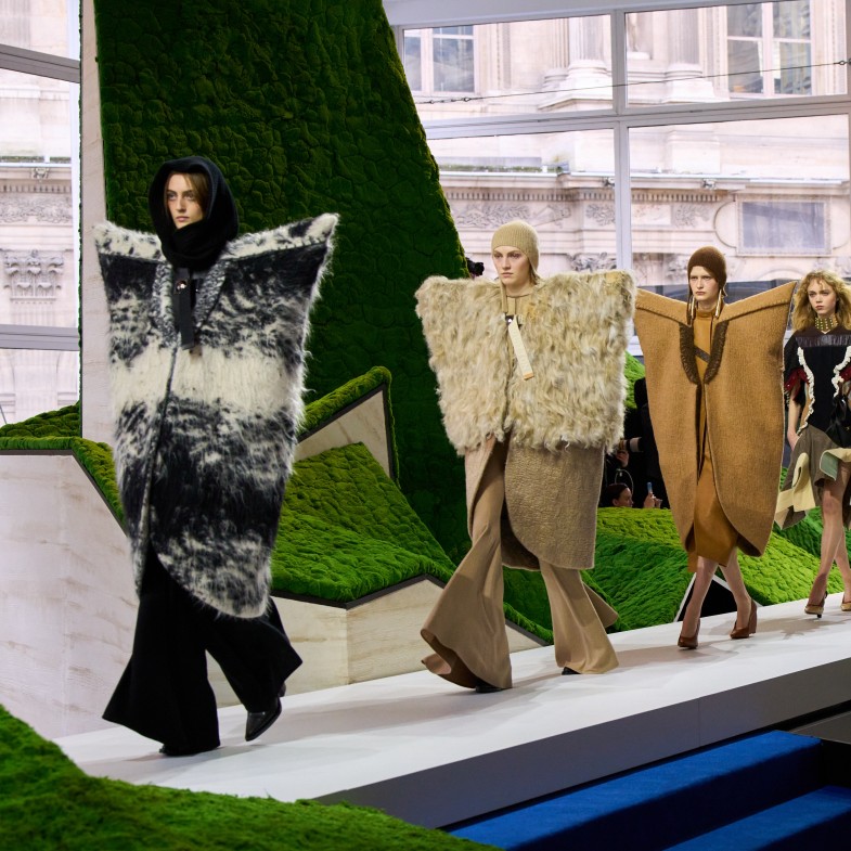 LV 2026秋冬7重點解析：大肩外套熱議，Lisa、Felix發動億級媒體價值