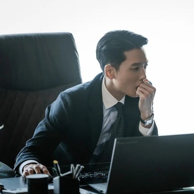 看似跟老闆感情好，其實私下已經投了履歷的星座 TOP4： 天秤社交王，「這星座」的忠誠度只跟薪資掛鉤