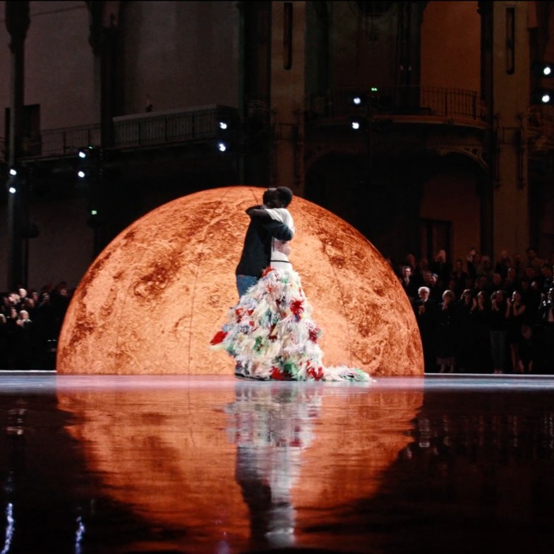 Chanel 2026春夏壓軸黑人模特全網熱議！5介紹從難民到國際超模