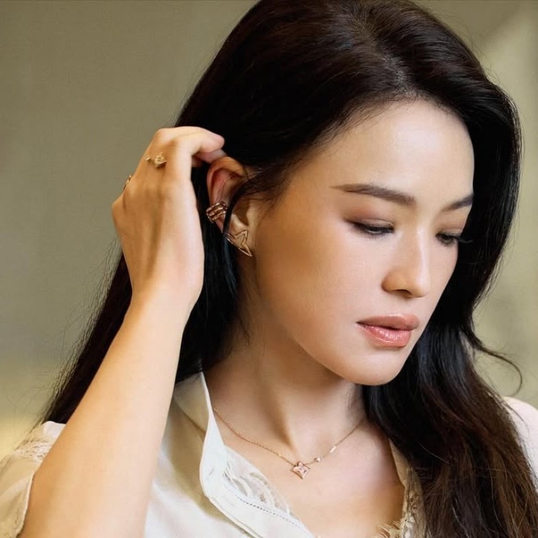 舒淇減齡穿搭靠「耳骨夾」加分！9款入手推薦：LV、愛馬仕，「這款」五千有找
