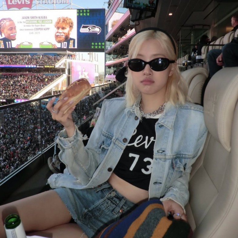 Rosé超級盃牛仔裙穿搭3招解析！原來顯腿長的秘訣是這個！