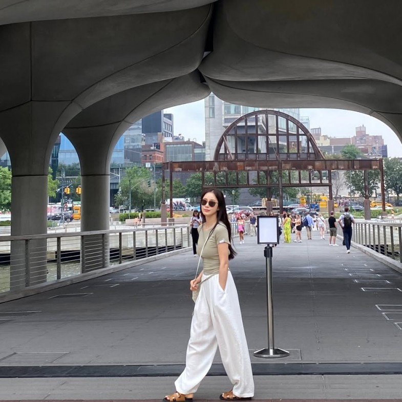 金泰希睽違2年更新IG！45歲凍齡穿搭掀熱議，服裝、單品一次解析