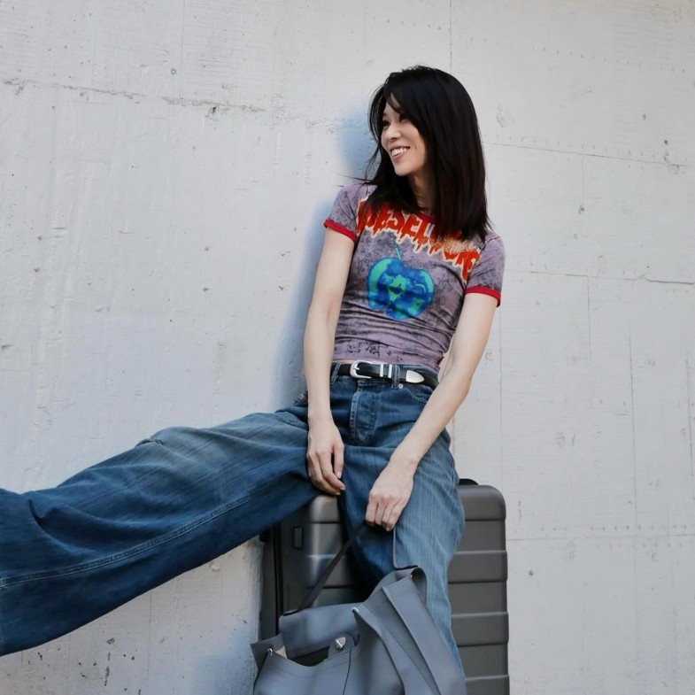 謝盈萱45歲減齡穿搭4招！牛仔褲「這樣穿」顯瘦又高級