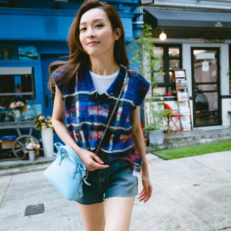 接拍港版《長假》掀正反論！44歲李佳芯減齡穿搭22招：這配色起碼少10歲