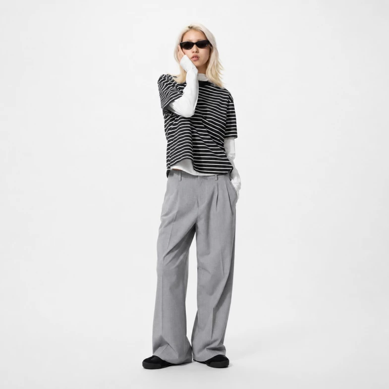 Uniqlo「顯瘦神褲」日本一上架秒搶光！寬版落地剪裁超修身，台灣開賣時間曝光