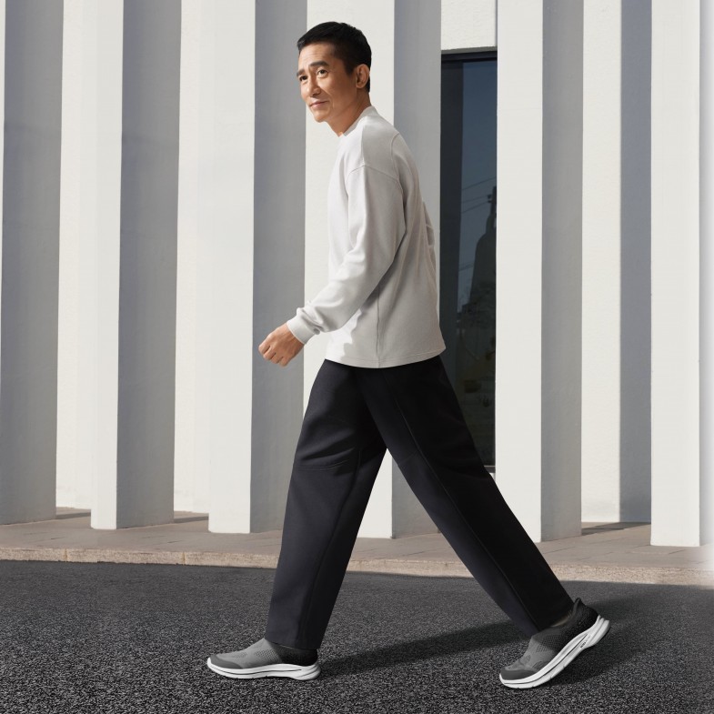 Skechers搶下梁朝偉成代言品牌！無畏競牌快速竄起，6點分析品牌逆勢成長關鍵！