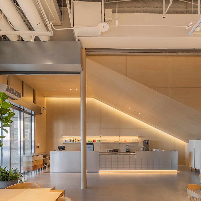 東區人氣早午餐「Brun 不然」插旗板橋！挑高4米空間主打“吃蔬食”