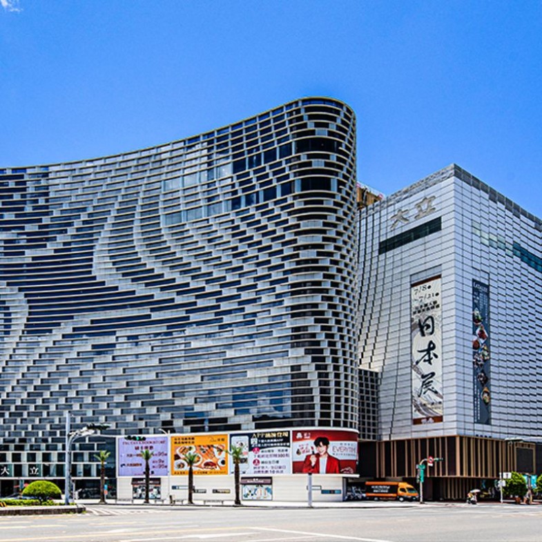 高雄新地標「大立空中樂園RIZZ」即將開幕！海盜船、空中小火車回歸