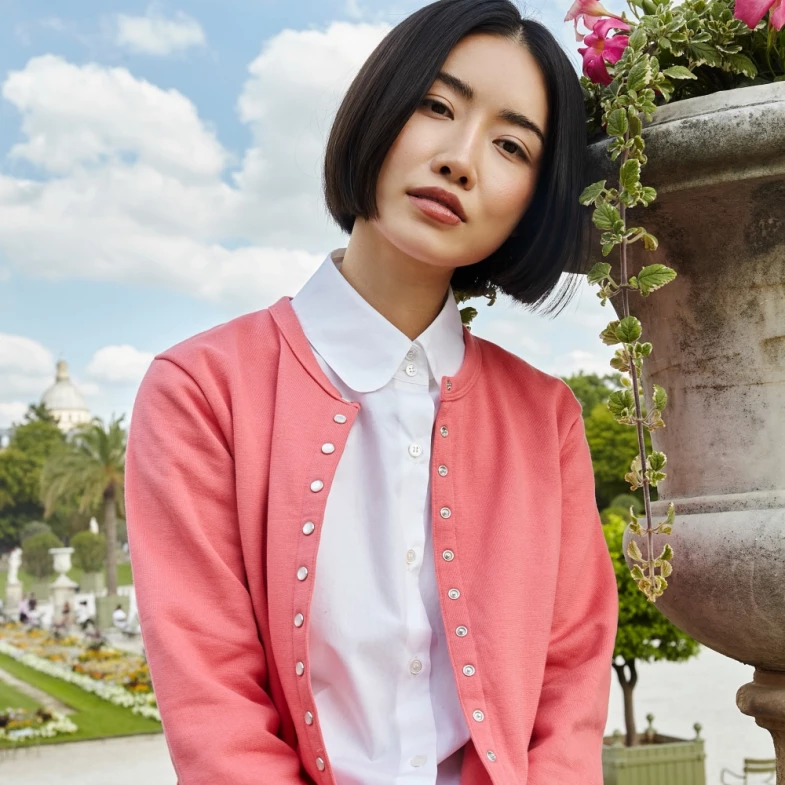 agnès b.一件外套賣半世紀？經典針織外套推限量版，法國工坊古董布料賣完即絕版！