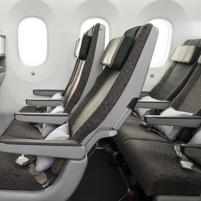 哪家航空經濟艙位子最大？6家評比：日航腿部空間最多、台灣「這家」座椅最舒服