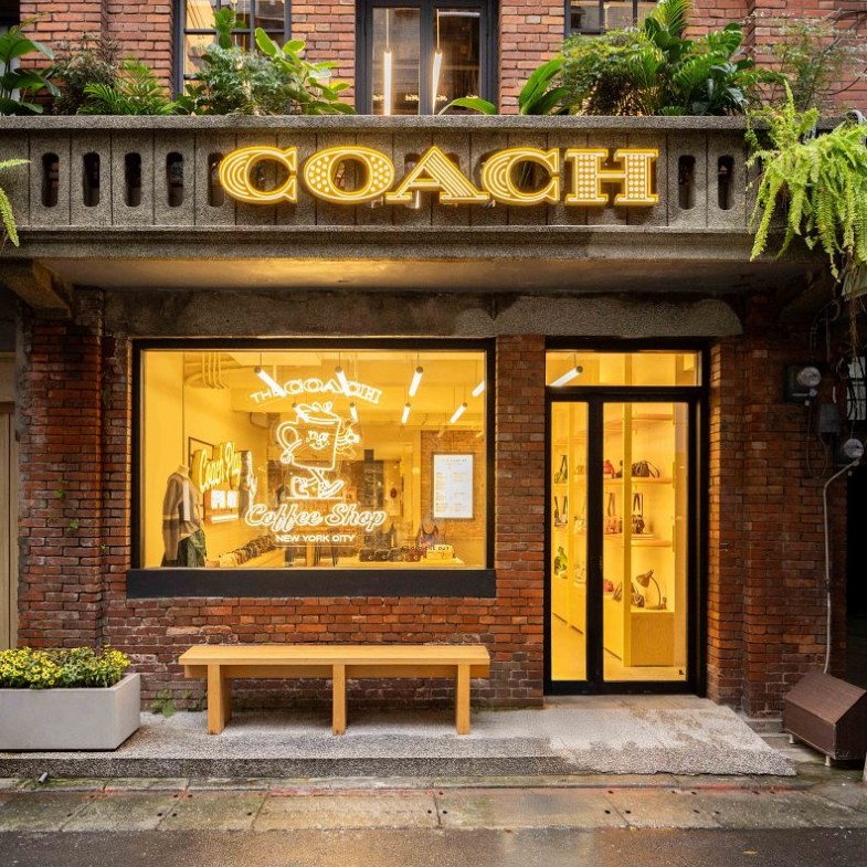 Coach母公司營收大漲！明星網紅策略奏效，4大策略分析｜時髦經濟