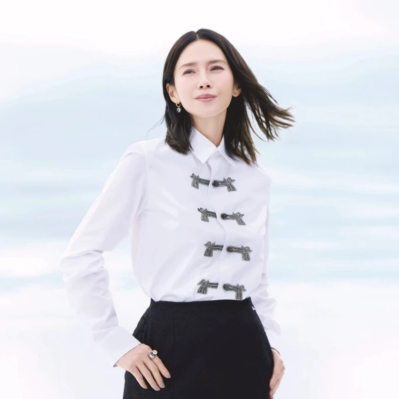 中谷美紀減齡穿搭學會50歲的鬆弛高級感：全白不顯胖秘訣「都在這」