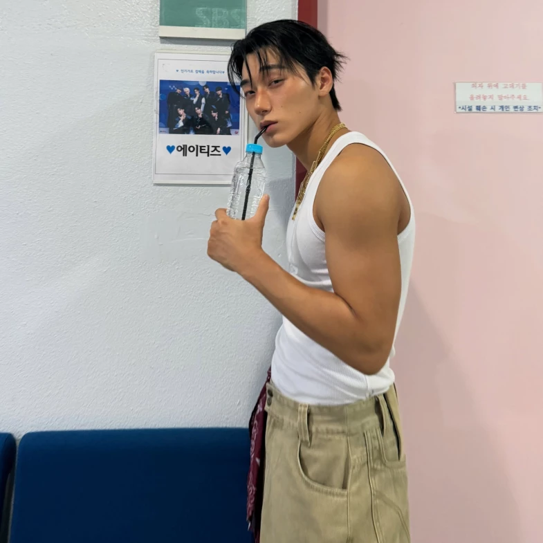 Ateez崔傘是誰？6套IG私服穿搭：Polo衫穿搭性感指數100分