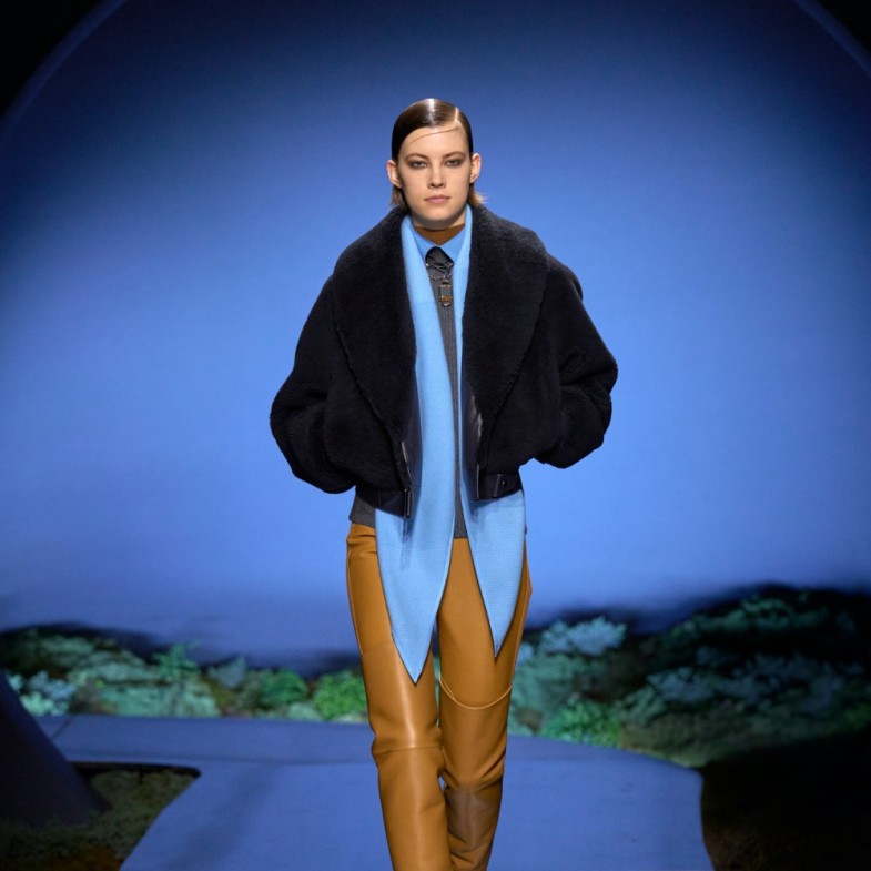 愛馬仕幫凱莉包穿雨衣！Hermès 2026秋冬大秀，四大經典包款新色成焦點！