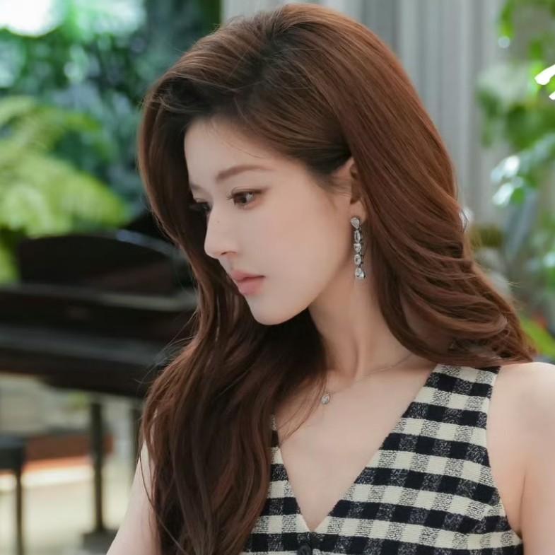 《許我耀眼》趙露思同款蜜糖茶棕髮色太顯白！7款髮型靈感推薦