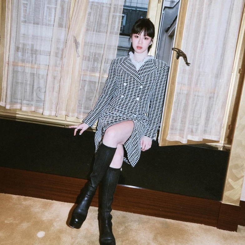 高允貞《愛情怎麼翻譯？》穿搭6招：私服穿搭香奈兒25包太時髦