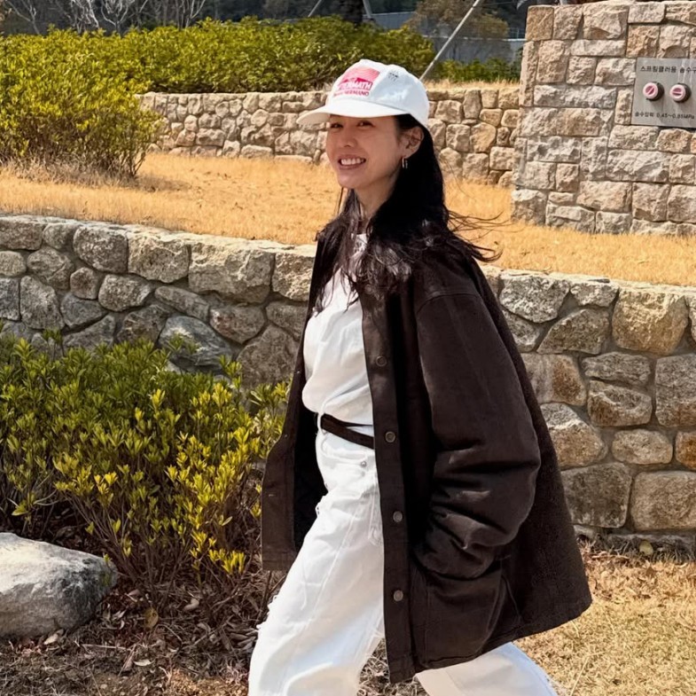 孫藝珍43歲減齡穿搭5招！Oversize上衣+牛仔寬褲，「這樣穿」不輸大學生