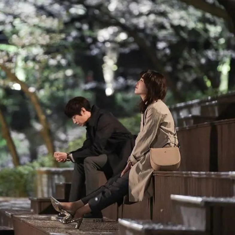 嘴上說「我還年輕」身體卻很誠實！10個「初老警訊」打臉你：熬夜一天，要躺平三天！