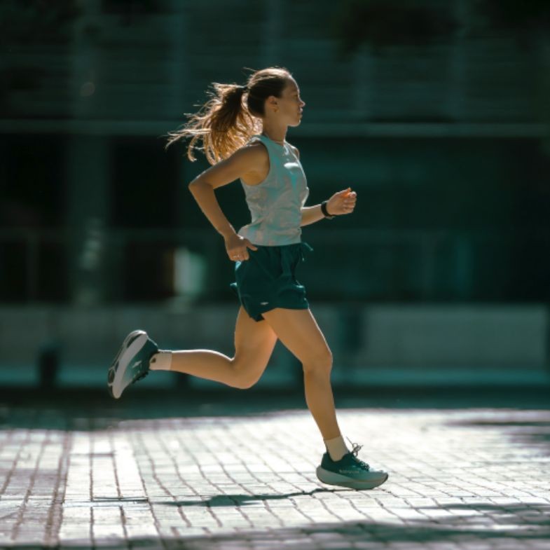 2026跑鞋推薦Top 10：迪卡儂Kiprun入門首選，慢跑、馬拉松專業鞋款一次看