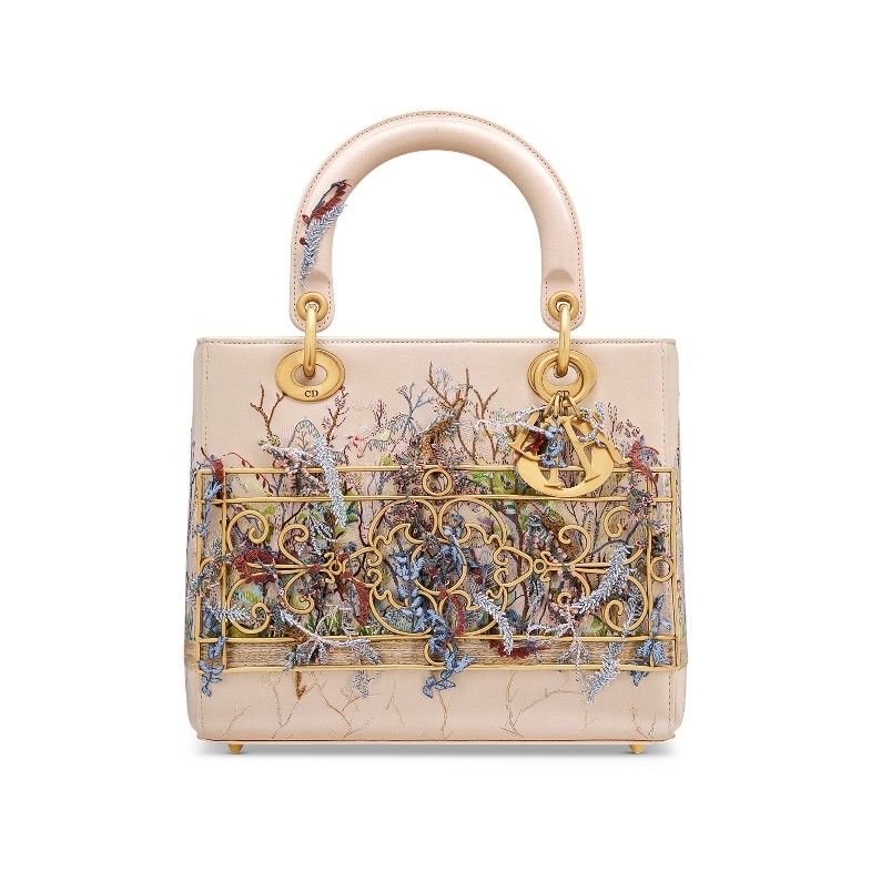 Dior Lady Art 10週年必看亮點：十位藝術家再創 Lady Dior 的當代美學疆界、台北101旗艦店限定展出