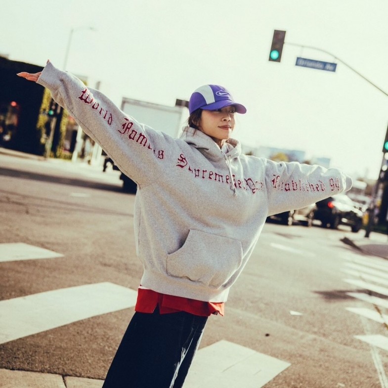 蔡依林45歲減齡穿搭8公式！穿出年輕街頭風，關鍵竟是「這單品」