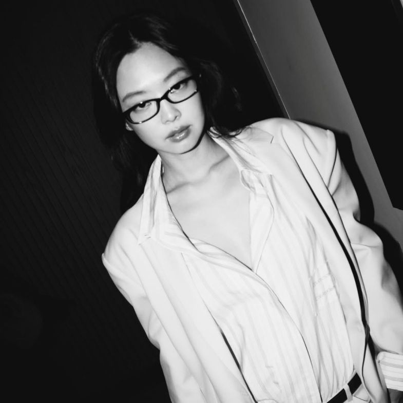 Jennie西裝外套穿搭4招！顯瘦顯高關鍵是「這個」