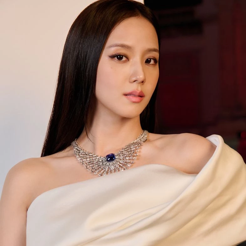 Jisoo佩戴卡地亞高級珠寶亮相京都！發表會現場直擊，Cartier全新高級珠寶展現驚人創意