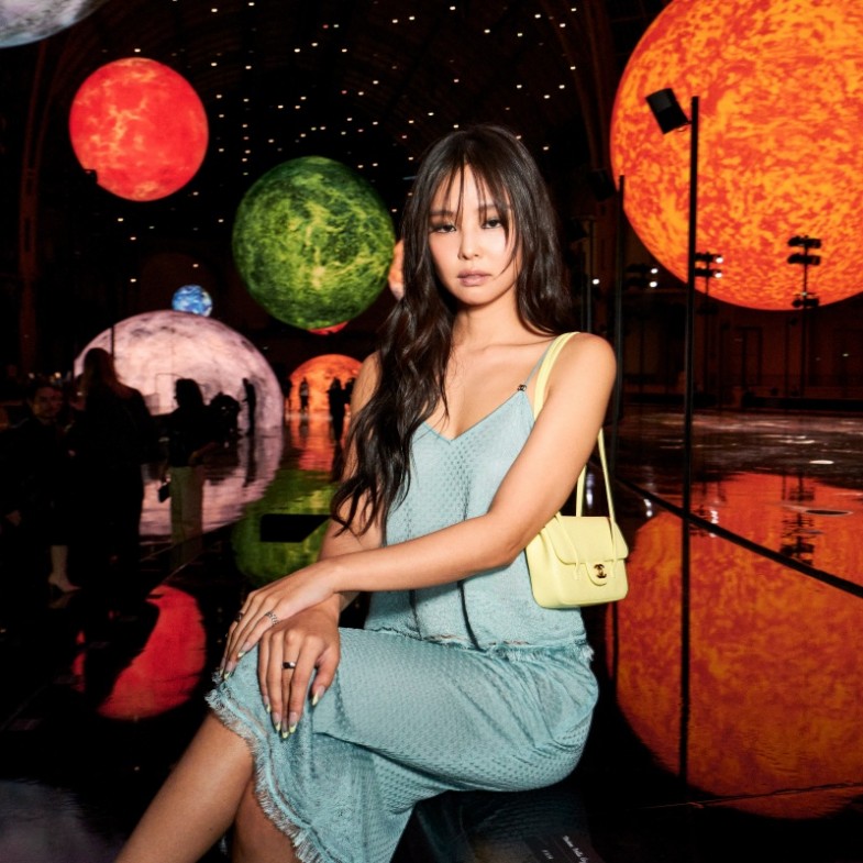 Chanel下一個包怎麼買？Jennie這款腋下包討論度很高！10款名人同款推薦