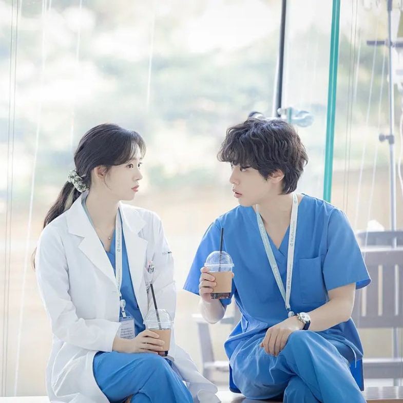 嘴上說不急，手機裡卻一堆交友軟體的星座TOP4：射手享受自由，「這星座」其實比誰都渴望脫單