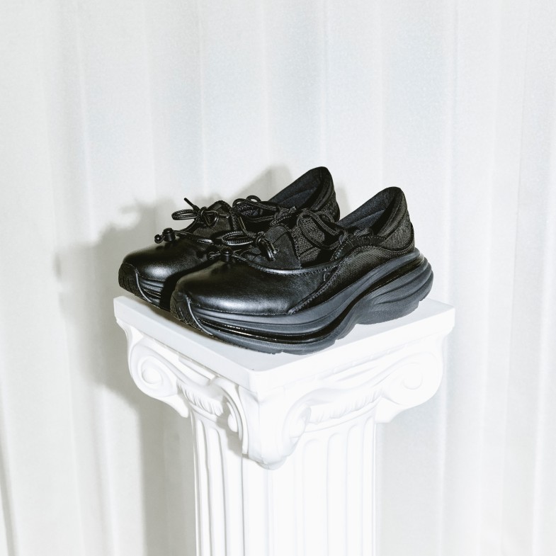 Jennie街頭穿搭全靠「它」！2025平價瑪莉珍運動鞋推薦8款