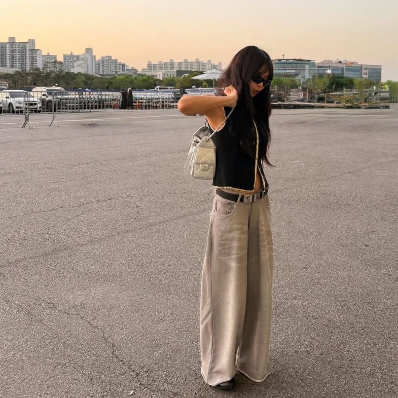 Jennie演唱會穿搭Chanel 25包成焦點！5款配色推薦，新款「後背包」話題度高