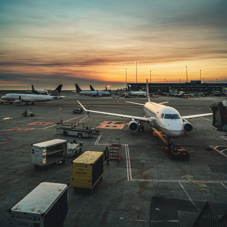 美伊衝突壓垮全球航空業？燃油暴漲引爆連鎖效應，機票全面變貴｜旅遊經濟