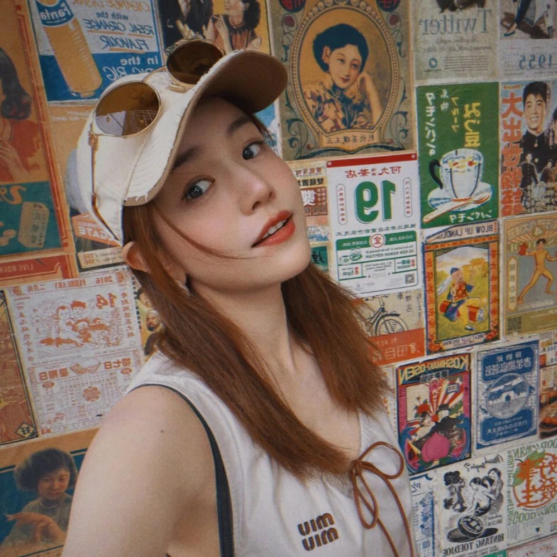 43歲陳妍希學生服＋蜜糖棕長髮太凍齡！6款減齡髮型推薦，波紋捲、雲朵燙顯小臉  