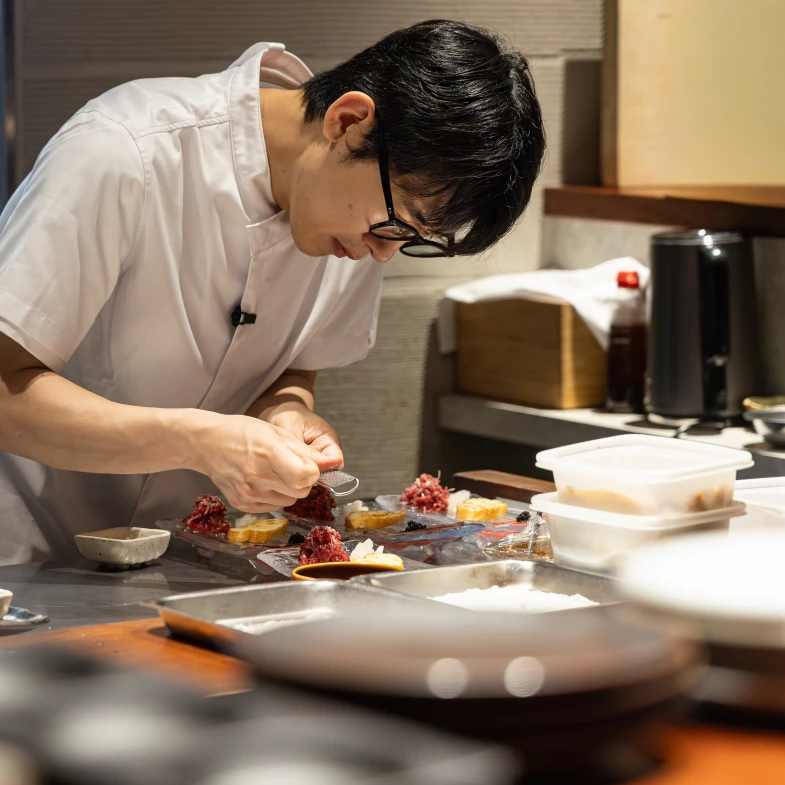 人氣無菜單「初魚」推新菜單、清潭洞頂級韓牛名店登台｜美食一週大事