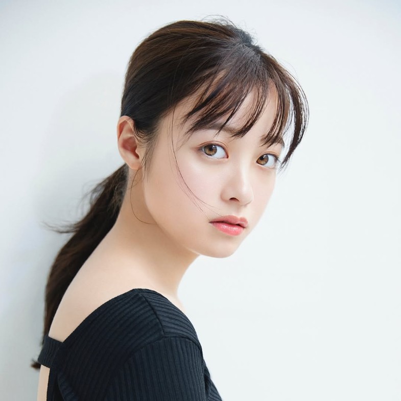 橋本環奈瀏海髮型推薦8款！法式瀏海＋丸子頭、低馬尾，26歲童顏減齡關鍵公開