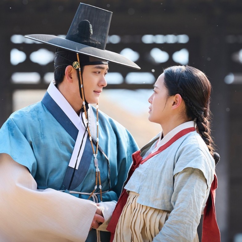 《月亮在江邊流淌》線上看、分集劇情解析，姜泰伍退伍合體「喜劇女王」金世正！