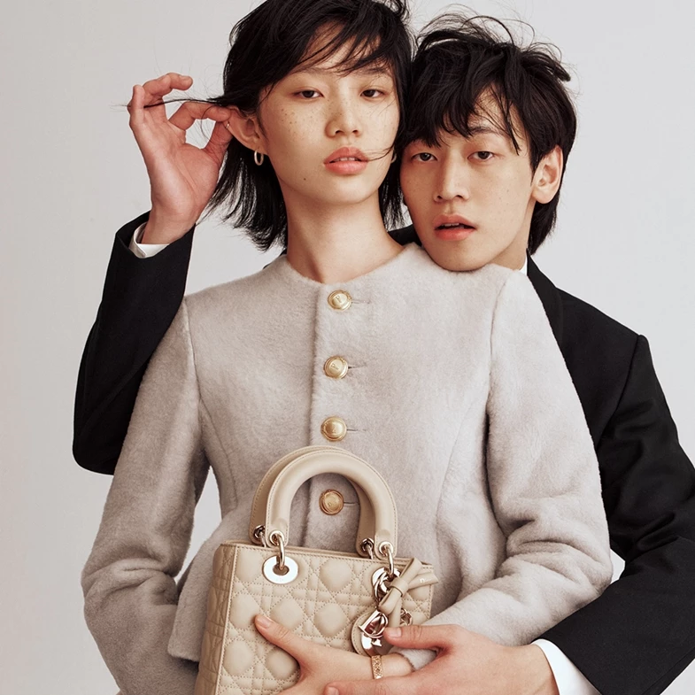 Dior 2026 秋冬系列用蝴蝶結元素、輪廓設計，打造鮮明浪漫氛圍