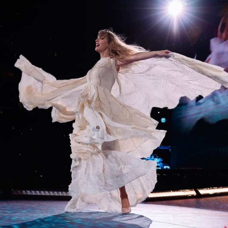 泰勒絲36歲生日快樂！8大勵志金句分享：「無懼不是沒有恐懼，而是依然前進。」