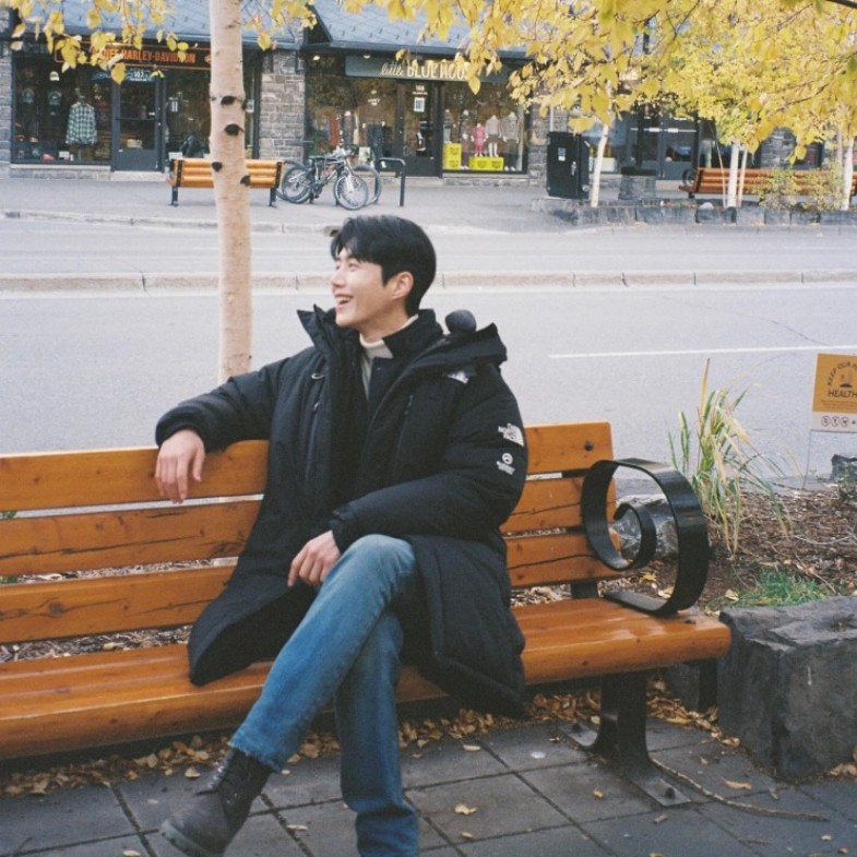 金宣虎《愛情怎麼翻譯？》羽絨外套穿搭4招：黑色羽絨外套品牌曝光